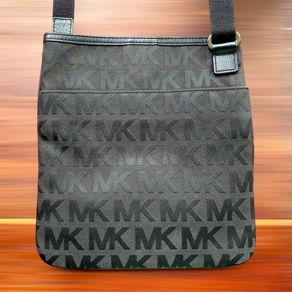 Michael Kors MK Signature Jacquard + Leather Trim Crossbody Shoulder Bag/Purse - Picture 3 of 12